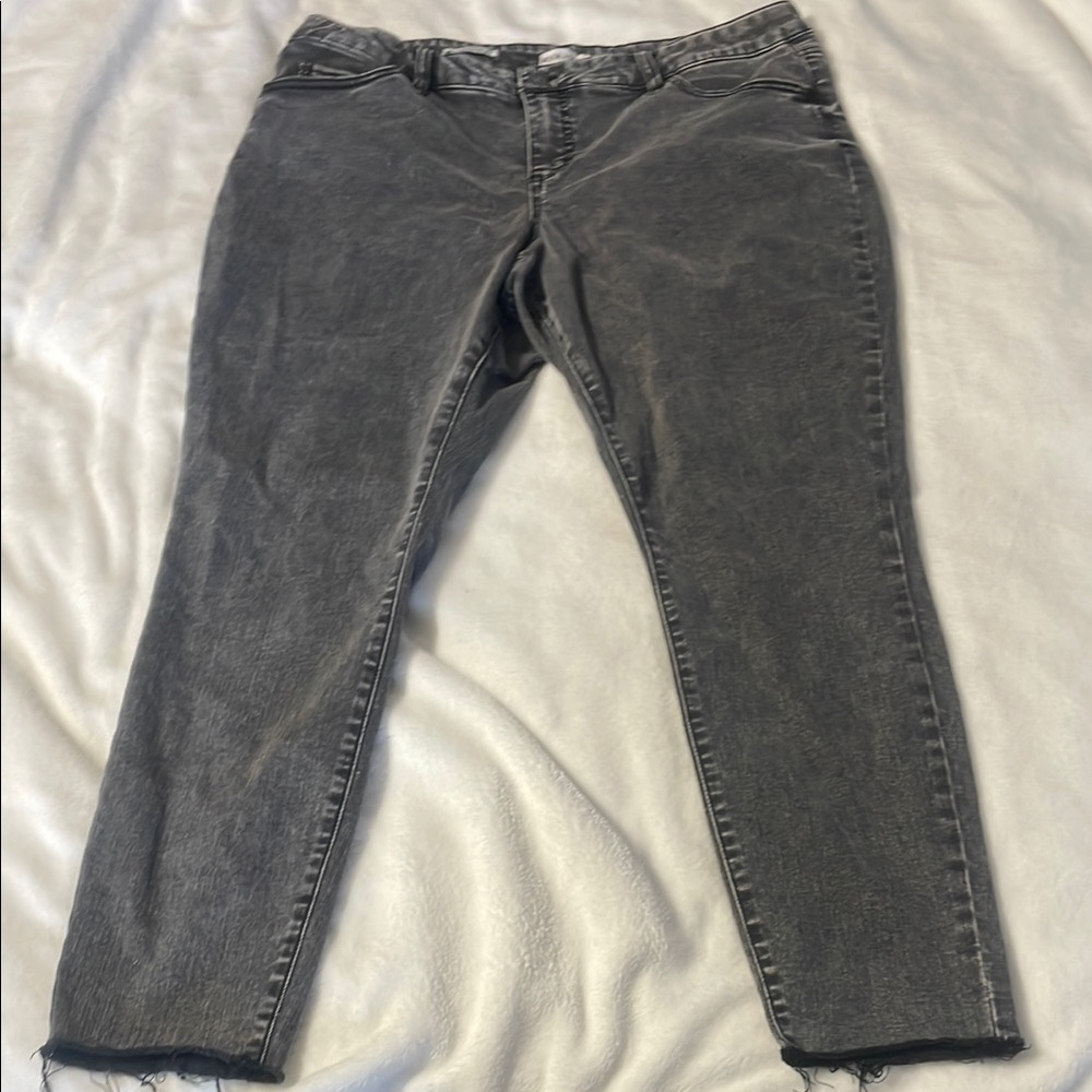 Ava & Viv Gray Ankle Cropped Jeans with Tapered Fit